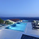 Lina - Pool And Sea View Daire