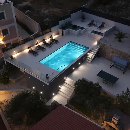 Lina - Pool And Sea View Стариград-Пакленица
