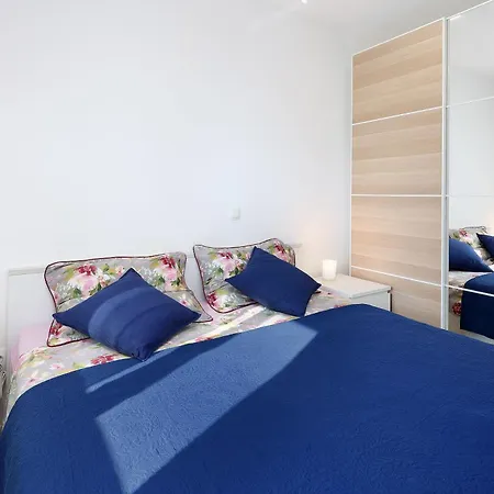 Apartament Lina - Pool And Sea View