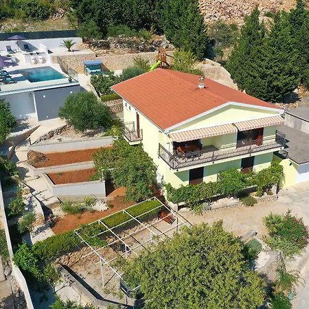 Lina - Pool And Sea View Starigrad Paklenica