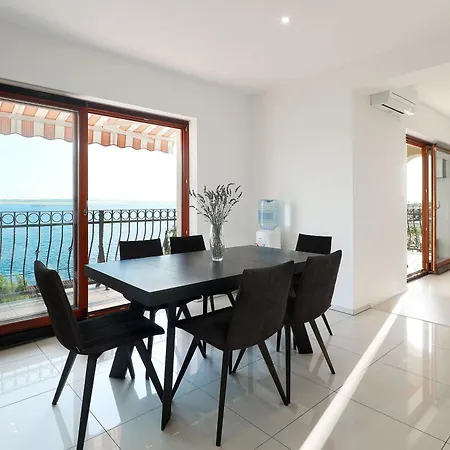 Apartament Lina - Pool And Sea View