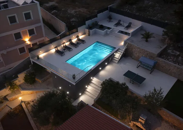 Lina - Pool And Sea View Starigrad Paklenica