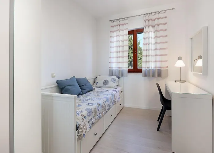 Lina - Pool And Sea View