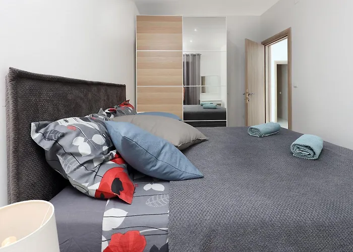 Lina - Pool And Sea View Daire *