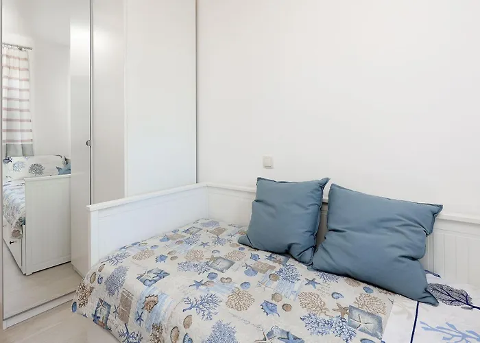 Lina - Pool And Sea View Daire Starigrad Paklenica