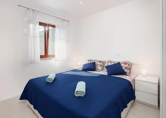 Daire Lina - Pool And Sea View Starigrad Paklenica