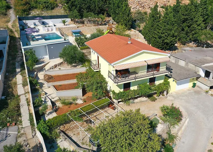 Lina - Pool And Sea View Starigrad Paklenica